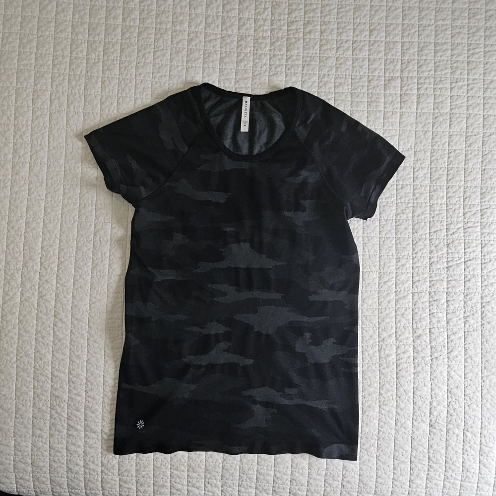 Athleta black tee women size M